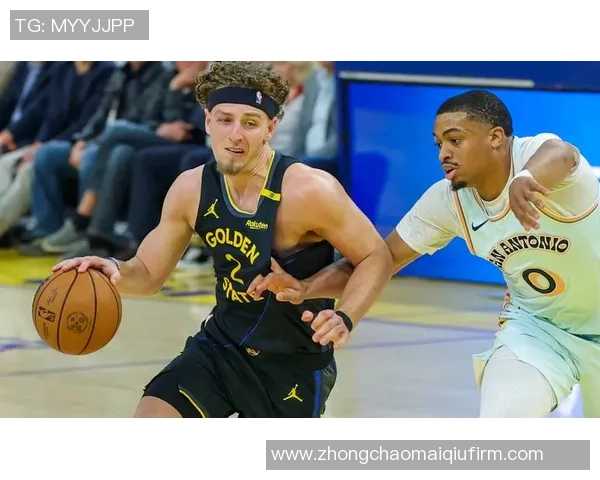 绝杀回合暂停时勇士换防守球员的背后策略分析与阿德尔曼的战术思考